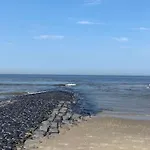 Holiday home Strandhuisje Eva, Dicht Bij Zee