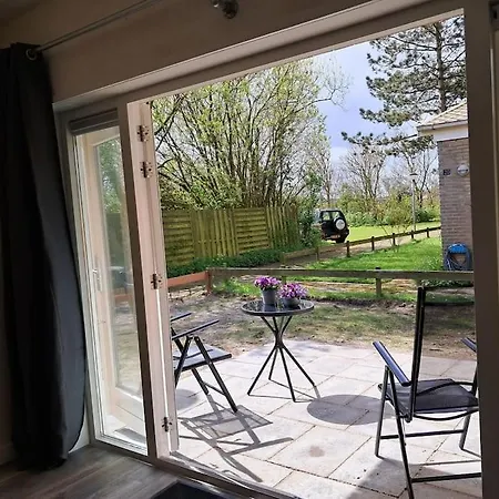 Holiday home Strandhuisje Eva, Dicht Bij Zee